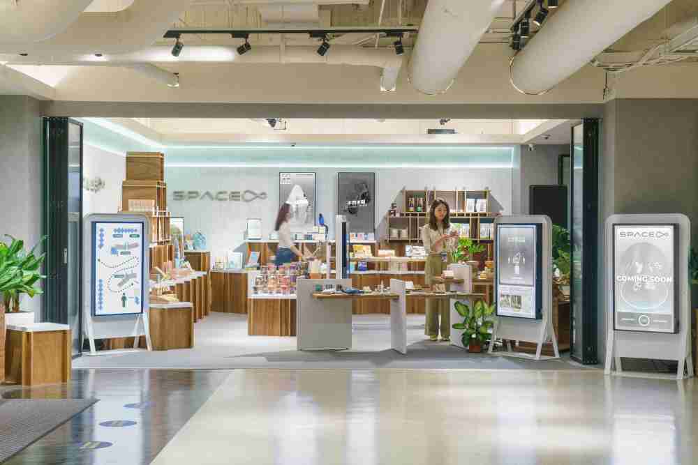 MG电玩打造永续选物商店，，，，展示社企及社创商品，，，结合创利空间所开发的智能零售系统，，，，整合多元产品信息，，让无人商店扮演公益行动的推手